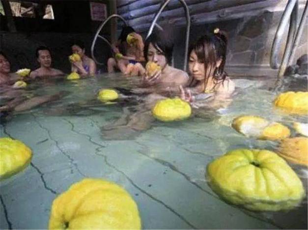 熟女偷拍按摩的相关介绍