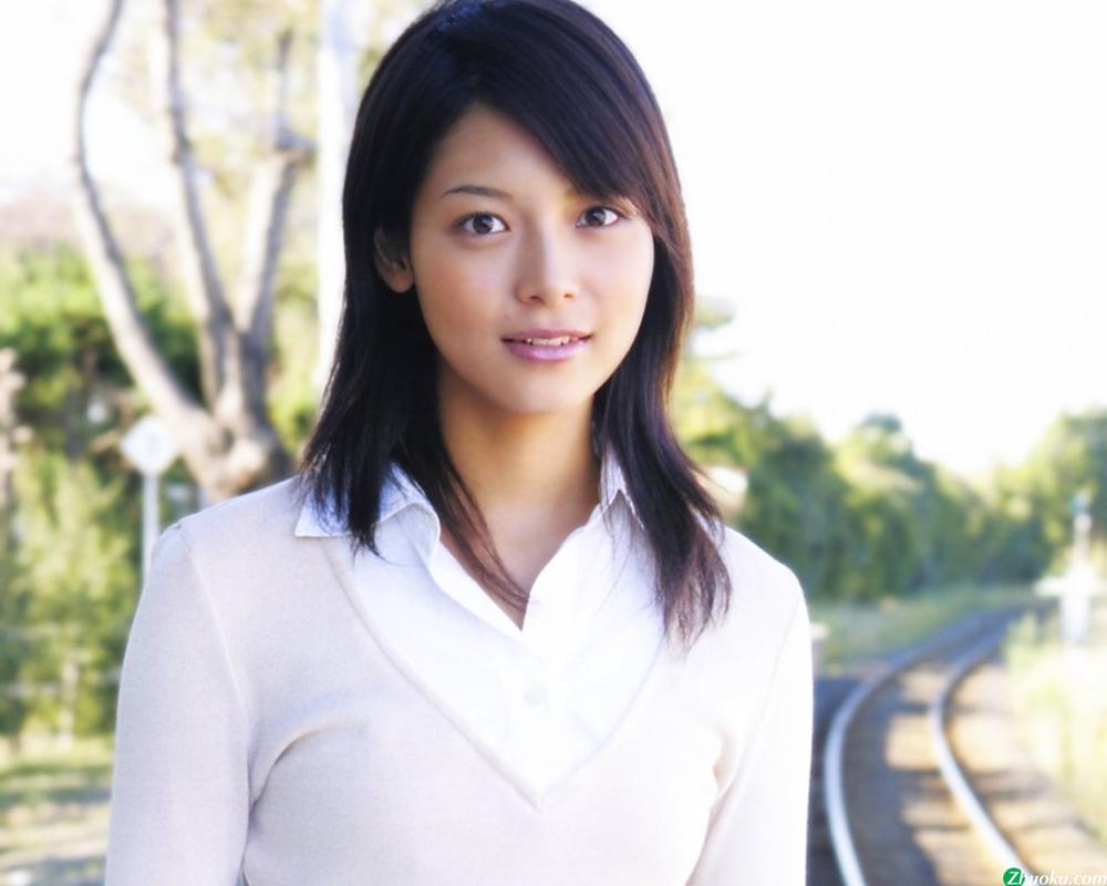 操处女妹妹的相关介绍