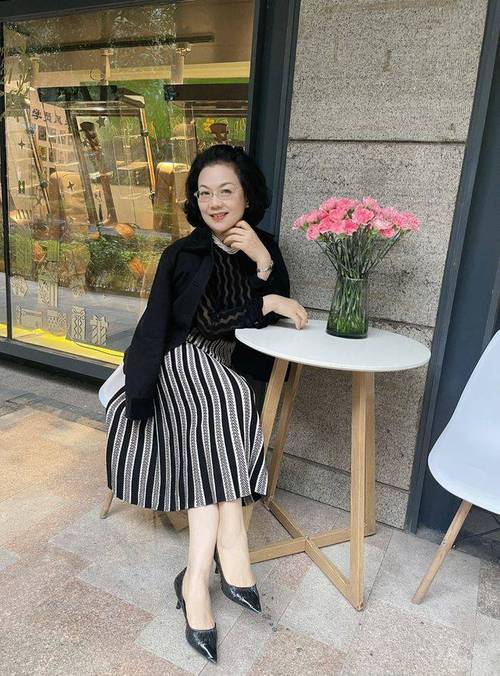 中文字幕av人妻少妇一区二区的相关介绍