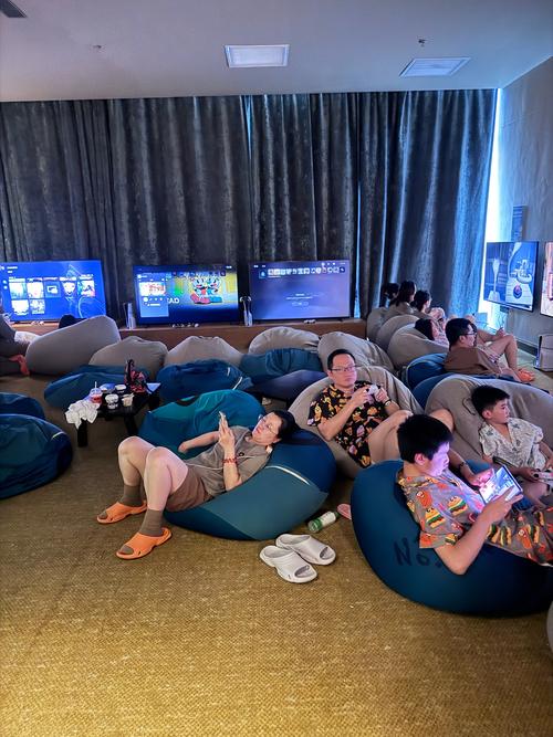 操一个白丝美女的相关介绍