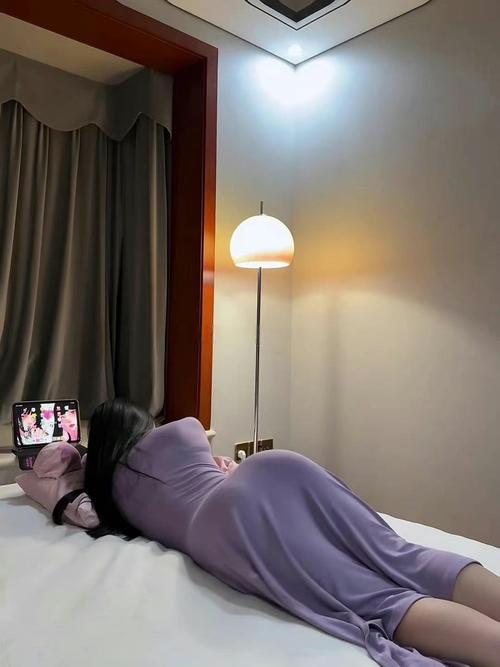 美女双腿白浆的相关介绍